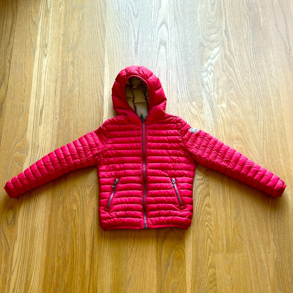 Colmar Autumn Down Jacket with attached hoodie in red - used but perfect! 8Y